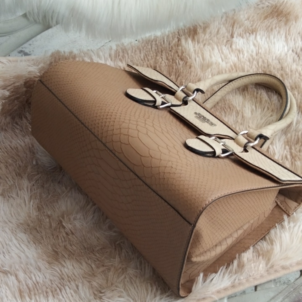 GUESS Handbag - Picture 4 of 8